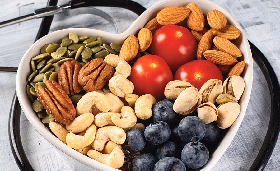 Thay thịt đỏ bằng các loại hạt và đậu có thể giảm nguy cơ mắc tiểu đường loại 2. Ảnh: Getty Images