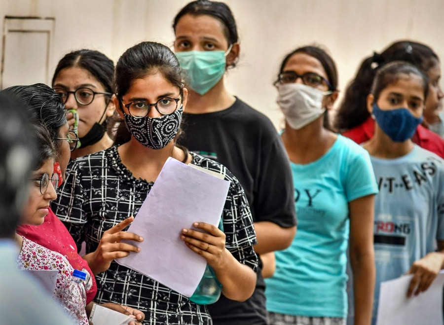 Thí sinh tham dự Kỳ thi tuyển sinh vào các trường y khoa Ấn Độ (NEET).