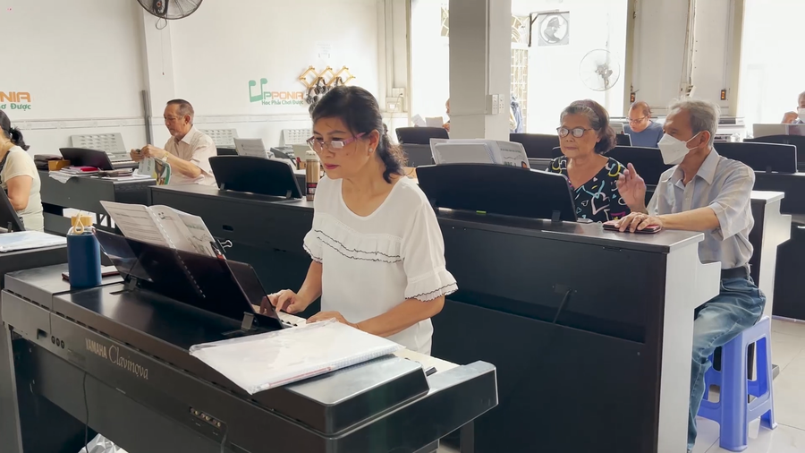 Các học viên tập đàn tại Trung tâm âm nhạc Upponia, TP Thủ Đức, TP Hồ Chí Minh. Ảnh: Bùi Vân Các học viên tập đàn tại Trung tâm âm nhạc Upponia, TP Thủ Đức, TP Hồ Chí Minh. Ảnh: Bùi Vân