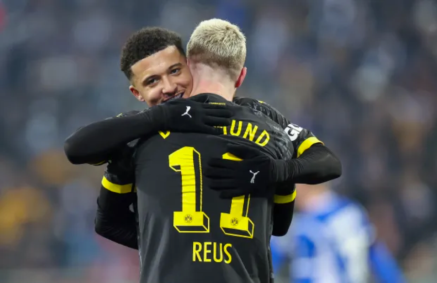 Jadon Sancho kiến tạo cho Marco Reus chỉ 2 ngày khi tái hợp Dortmund. Jadon Sancho kiến tạo cho Marco Reus chỉ 2 ngày khi tái hợp Dortmund.