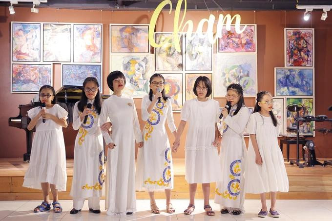 "Chạm" đã "chạm" tới trái tim mọi người. Ảnh: Hoà Nguyễn. "Chạm" đã "chạm" tới trái tim mọi người. Ảnh: Hoà Nguyễn.