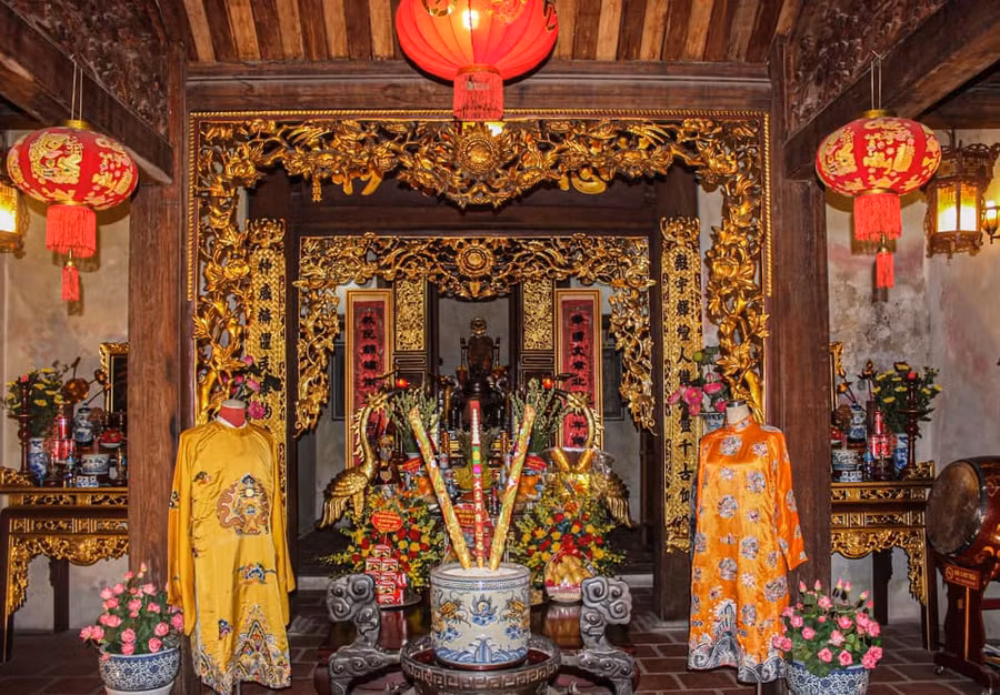 Tổ nghề thêu Lê Công Hành, Bùi Quốc Khái - hay hai nhân vật thực chất chỉ là một, vẫn là câu hỏi còn bỏ ngỏ.