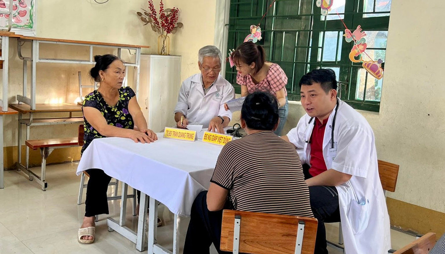 Tư vấn bảo vệ sức khỏe cho người dân.