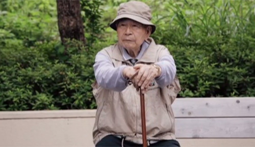 Cựu phi công Takehiko Ena. Ảnh: Guardian