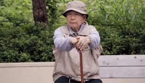 Cựu phi công Takehiko Ena. Ảnh: Guardian