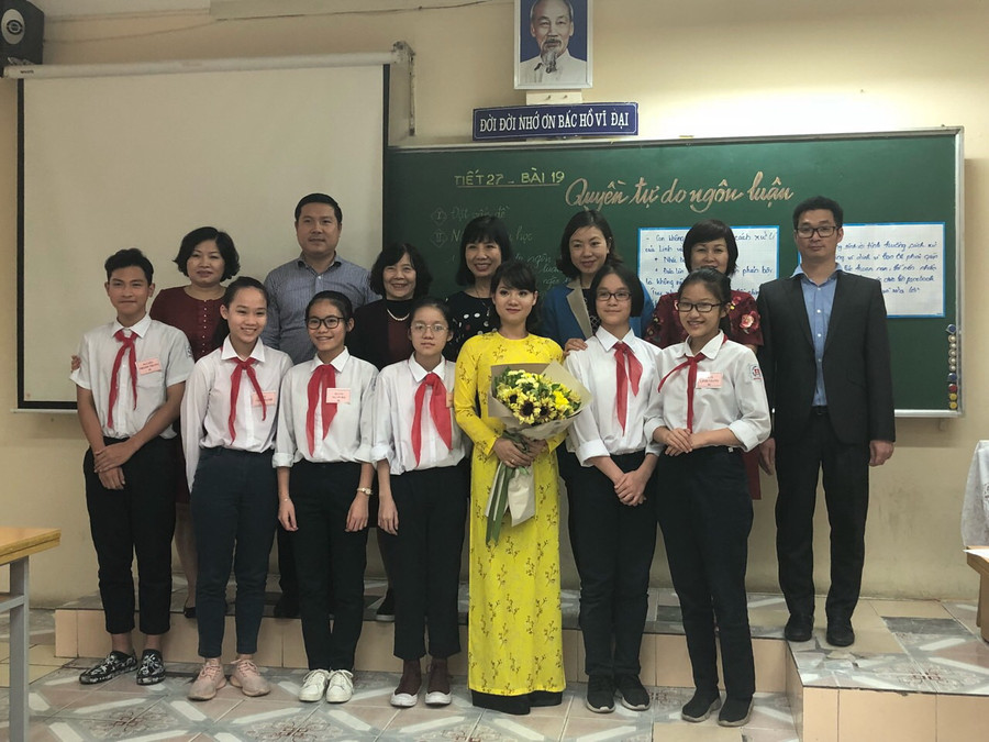 Cô Mai Thanh Huyền cùng học trò