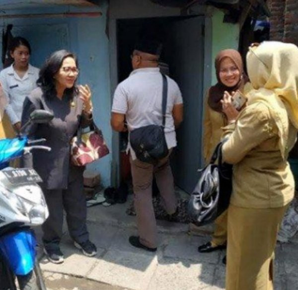 vo co bau moi lam dam cuoi, chong vua nhin thay mat con lien lap tuc ly hon - 3