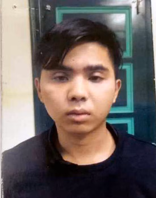 Dùng ảnh "nóng" ép tình, tiền nữ phượt thủ ảnh 1 Dương Văn Tuấn (23 tuổi) khi bị cảnh sát Hà Nội bắt. Ảnh: Phạm Chiểu.