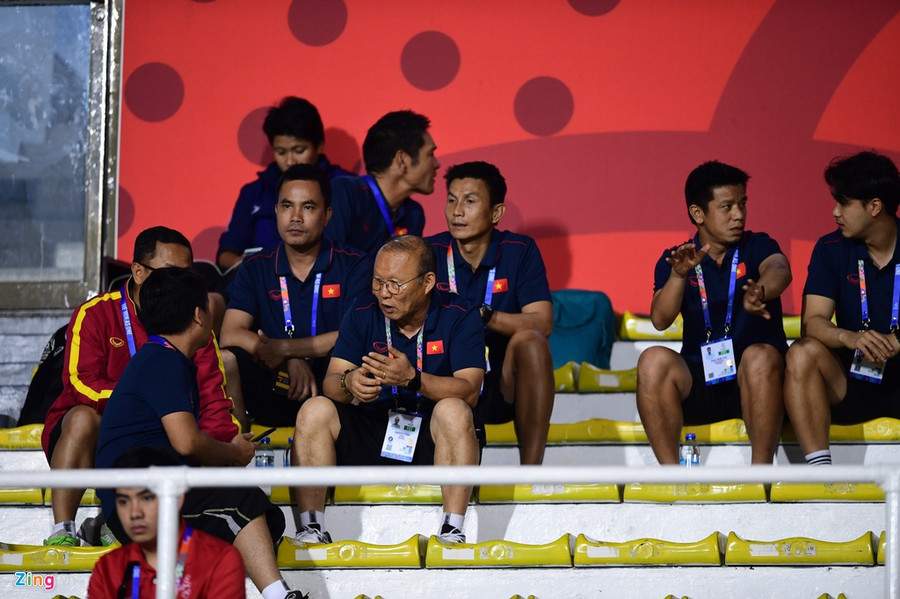 Thầy Park đến sân cổ vũ tuyển nữ Việt Nam gặp Thái Lan ở chung kết ảnh 1 Thay Park den san co vu tuyen nu Viet Nam gap Thai Lan o chung ket hinh anh 2