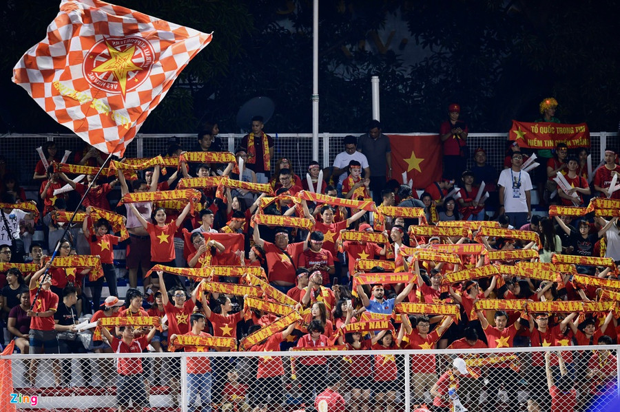 Thầy Park đến sân cổ vũ tuyển nữ Việt Nam gặp Thái Lan ở chung kết ảnh 4 Thay Park den san co vu tuyen nu Viet Nam gap Thai Lan o chung ket hinh anh 5