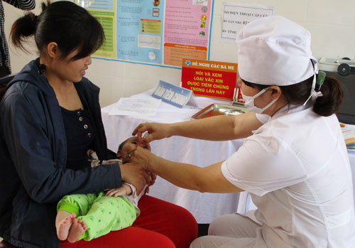 Tai biến tiêm chủng sẽ được bồi thường ảnh 1 Nếu xảy ra tai biến trong quá trình tiêm chủng vắc-xin bắt buộc, người dân sẽ được bồi thường. (Ảnh chỉ có tính minh họa)