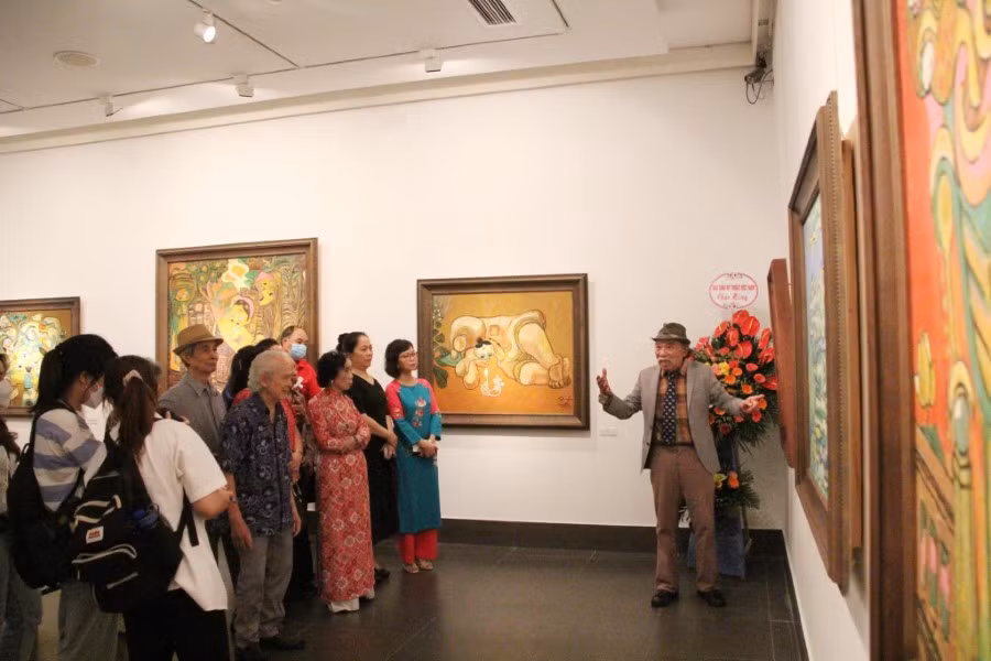 Họa sĩ Nguyễn Đại Giang sinh năm 1944 tại Hà Nội.