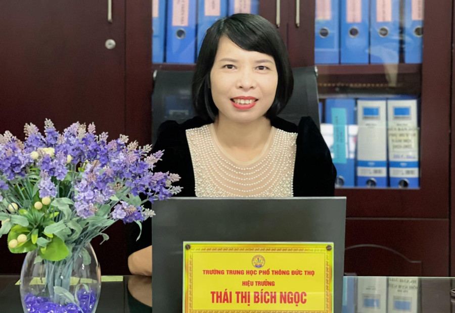 Cô Thái Thị Bích Ngọc, Hiệu trưởng Trường THPT Đức Thọ chia sẻ về kinh nghiệm vượt khó để hướng nghiệp cho học sinh. Cô Thái Thị Bích Ngọc, Hiệu trưởng Trường THPT Đức Thọ chia sẻ về kinh nghiệm vượt khó để hướng nghiệp cho học sinh.