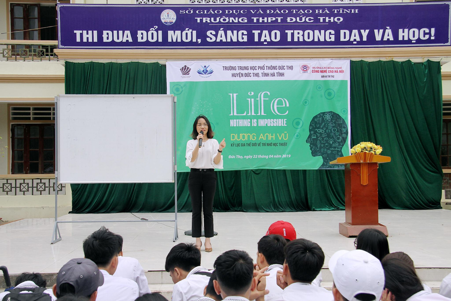 Hoạt động ngoại khóa nhằm giúp học sinh định hướng nghề nghiệp được tổ chức thường xuyên ở Trường THPT Đức Thọ. Hoạt động ngoại khóa nhằm giúp học sinh định hướng nghề nghiệp được tổ chức thường xuyên ở Trường THPT Đức Thọ.