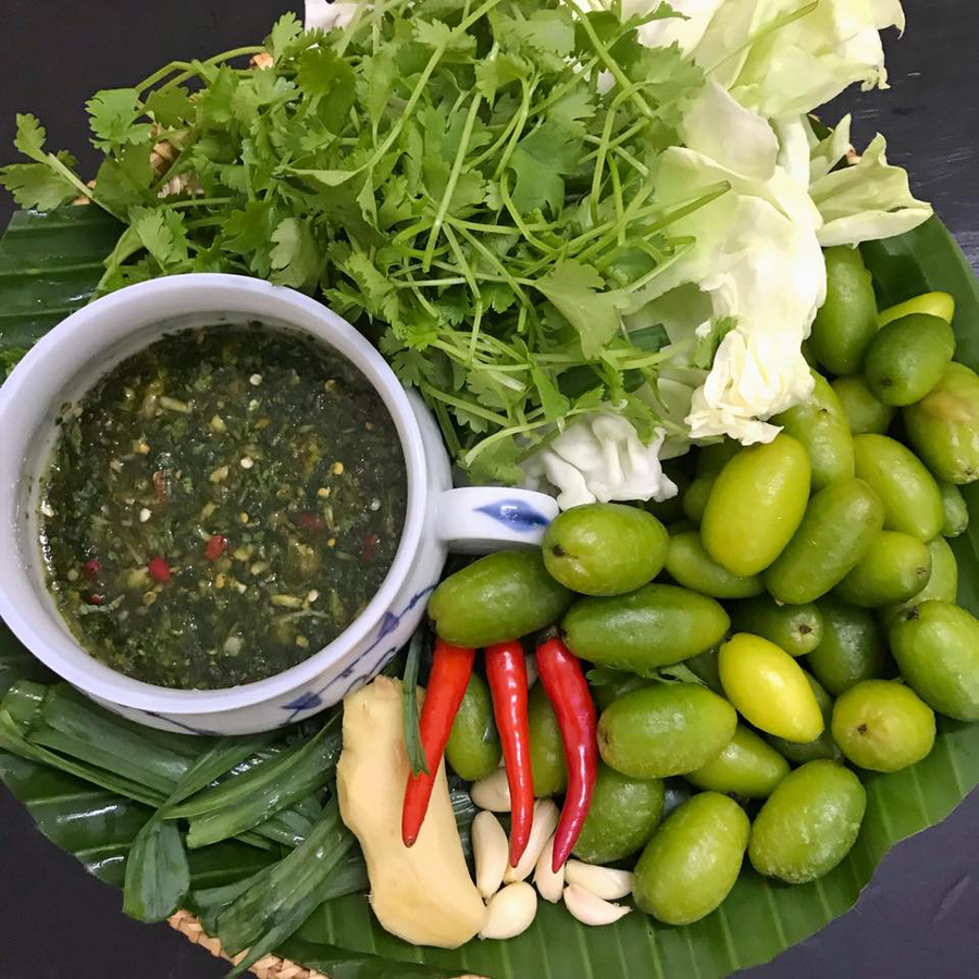 Chẩm chéo là sự kết hợp độc đáo của những gia vị như mắc khén, dổi, ớt, gừng và rau thơm. Chẩm chéo là sự kết hợp độc đáo của những gia vị như mắc khén, dổi, ớt, gừng và rau thơm.
