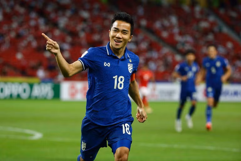 Chanathip ghi cú đúp vào lưới Indonesia ở lượt đi chung kết AFF Cup 2020.
