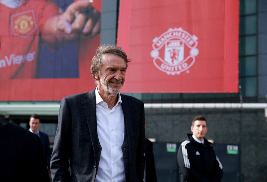 Tỷ phú Jim Ratcliffe trong lần đến thăm sân Man Utd. Ảnh: Reuters Tỷ phú Jim Ratcliffe trong lần đến thăm sân Man Utd. Ảnh: Reuters