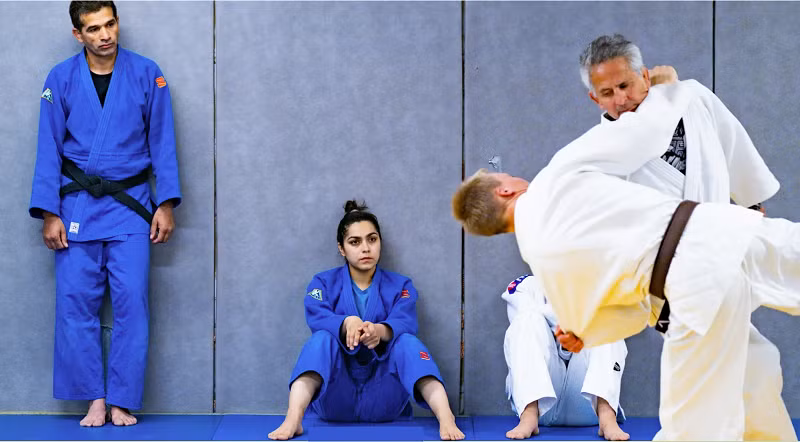Khalili tập luyện với các thành viên của đội judo Na Uy. Ảnh: Nils Adler/Al Jazeera