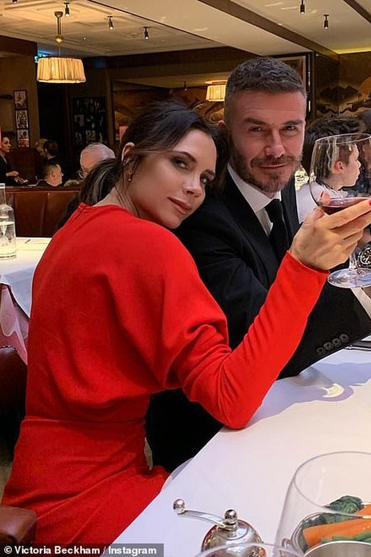 Lần hiếm hoi Victoria đăng clip âu yếm chồng David Beckham Lần hiếm hoi Victoria đăng clip âu yếm chồng David Beckham