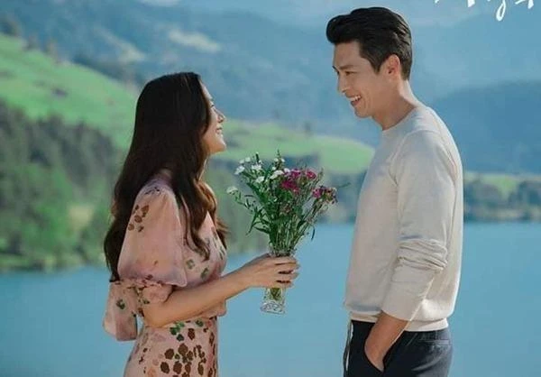 Không giấu được ánh mắt si tình, Hyun Bin lộ quan hệ “không bình thường” với Son Ye Jin