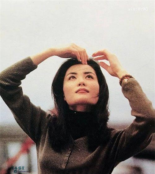 Không 'sắc nước hương trời' nhưng Vương Phi thời trẻ đã khí chất ngút ngàn thế này - Ảnh 4 Không 'sắc nước hương trời' nhưng Vương Phi thời trẻ đã khí chất ngút ngàn thế này - Ảnh 4