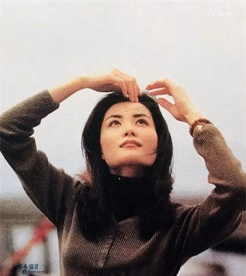 Không 'sắc nước hương trời' nhưng Vương Phi thời trẻ đã khí chất ngút ngàn thế này - Ảnh 4