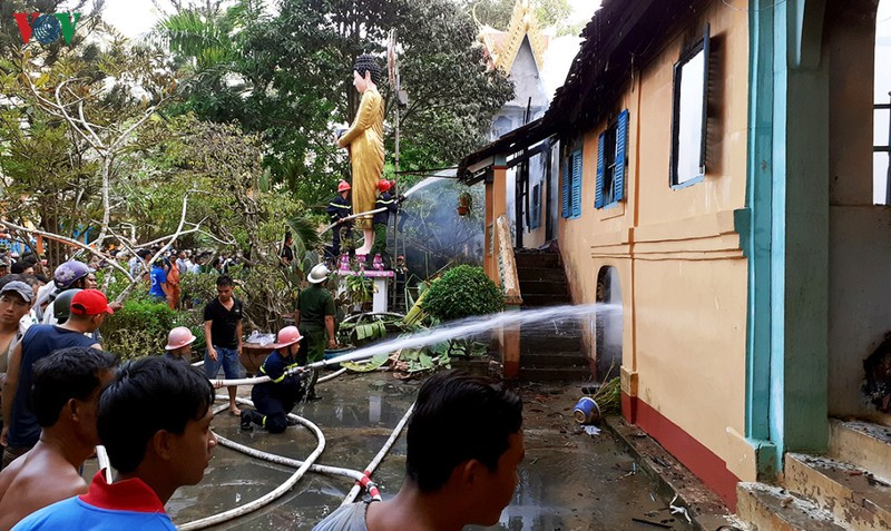 ngoi chua co hon ngan nam tuoi tai tra vinh bi chay hinh 2