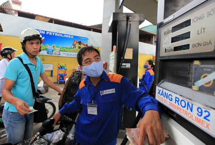 Liên Bộ tạo kỷ lục về giảm giá xăng