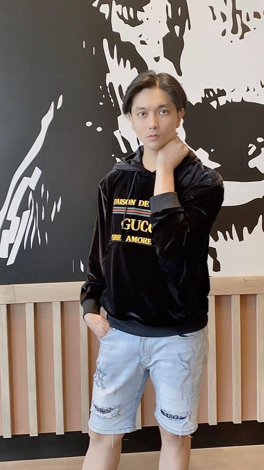 Giật mình hình ảnh khác lạ của Tim, nghi phẫu thuật thẩm mỹ ảnh 1 Tim xuất hiện với gương mặt khác lạ như vừa thẩm mỹ ảnh 1