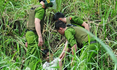 Cảnh sát 113 vây bắt khách đi xe xù tiền (5)