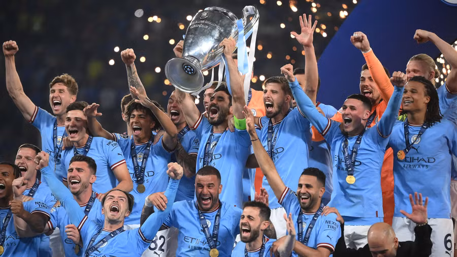 Các cầu thủ Man City ăn mừng chức vô địch Champions League. Ảnh: ITN