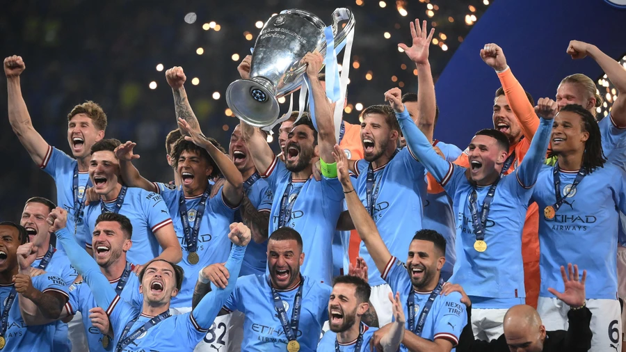 Các cầu thủ Man City ăn mừng chức vô địch Champions League. Ảnh: ITN