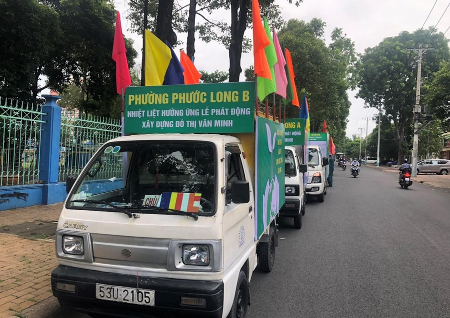 Xe loa tuyên truyền diễu hành trên các tuyến đường hưởng ứng xây dựng đô thị văn minh. Xe loa tuyên truyền diễu hành trên các tuyến đường hưởng ứng xây dựng đô thị văn minh.