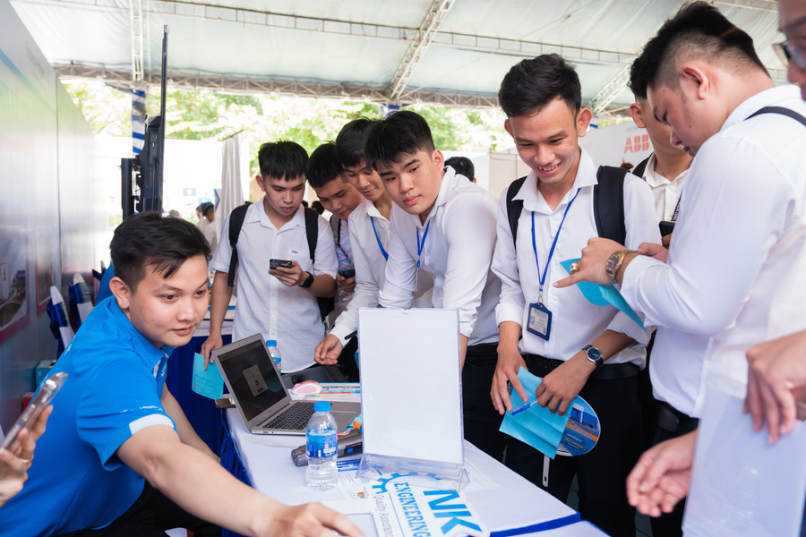 Đông đảo sinh viên tại TPHCM tham gia ngày hội thuộc các ngành: Công nghệ kỹ thuật ô tô, kỹ thuật điện, kỹ thuật cơ điện tử,... Đông đảo sinh viên tại TPHCM tham gia ngày hội thuộc các ngành: Công nghệ kỹ thuật ô tô, kỹ thuật điện, kỹ thuật cơ điện tử,...