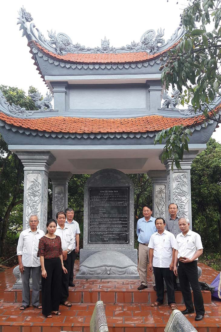 Nhà bia Tổ sư nghề khắc ván in Lương Như Hộc ở Liễu Tràng (Hải Dương). Nhà bia Tổ sư nghề khắc ván in Lương Như Hộc ở Liễu Tràng (Hải Dương).