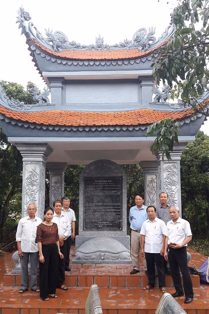 Nhà bia Tổ sư nghề khắc ván in Lương Như Hộc ở Liễu Tràng (Hải Dương).