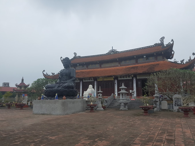 Chùa Sếu - nơi có Quán Sếu (quê hương Lương Như Hộc), quán bán sách đầu tiên ở Việt Nam.