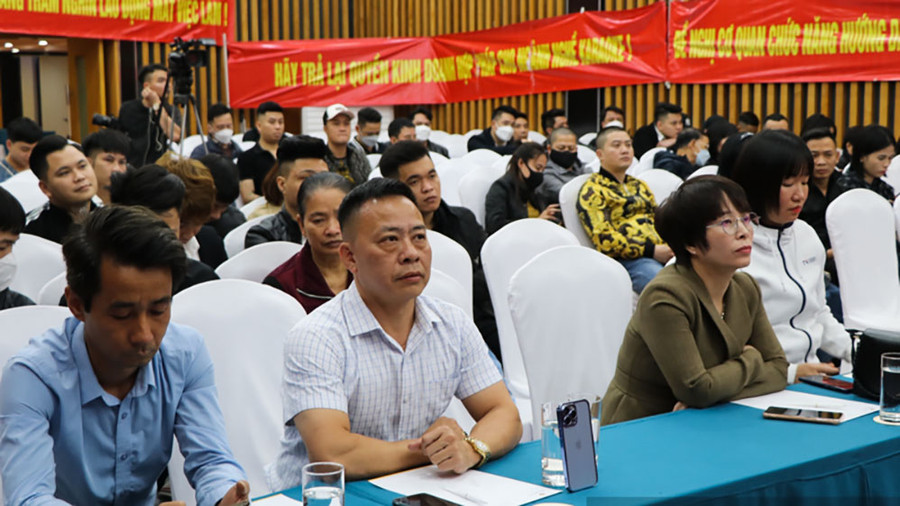 Các doanh nghiệp karaoke ký đơn kiến nghị tới các cơ quan chức năng.