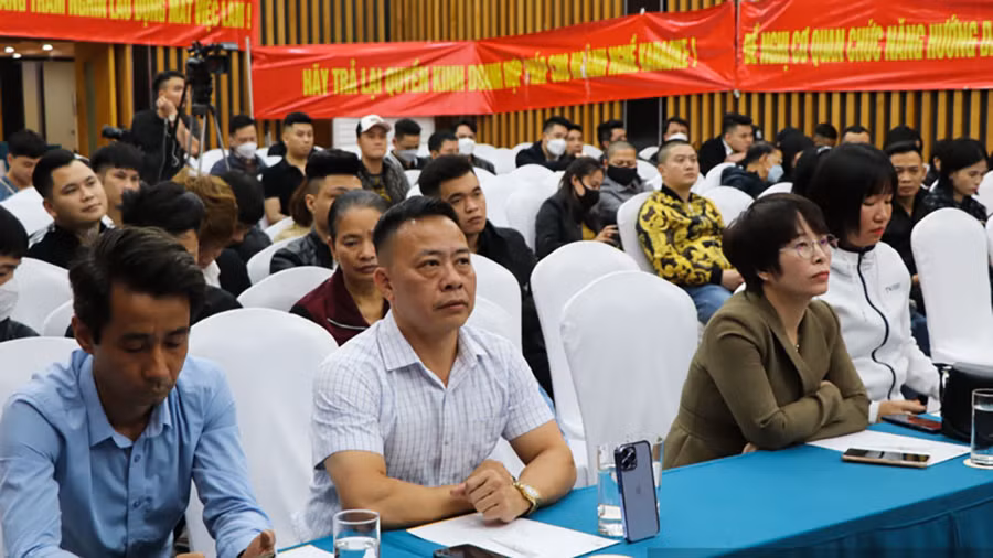 Các doanh nghiệp karaoke ký đơn kiến nghị tới các cơ quan chức năng.