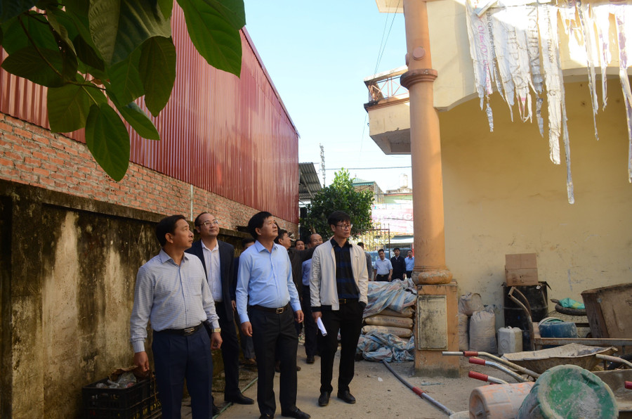 Lãnh đạo tỉnh Điện Biên và huyện Tuần Giáo kiểm tra trụ sở bỏ hoang của Công ty Quản lý và Sửa chữa đường bộ 226.