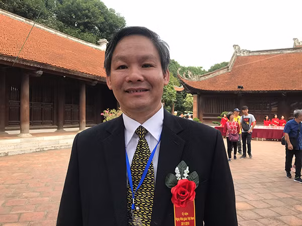 Thầy Phùng Thăng Long