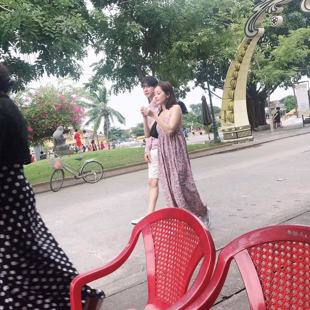 chi-pu-va-ban-trai-tin-don-nguoi-han-tiep-tuc-lo-bang-chung-hen-ho-chang-qua-tan-viet-nam-tham-nang-the-nay-df419c