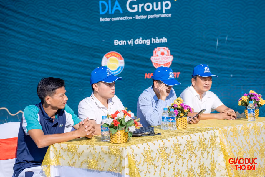 Các đại biểu tham dự Lễ khai mạc. (Ảnh: Vũ Long)