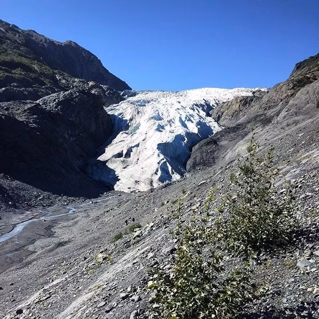 Ông muốn các thế hệ sau vẫn còn cơ hội chiêm ngưỡng những sông băng ngoạn mục này.