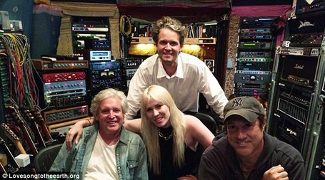 cac nghe si noi tieng cung hat 