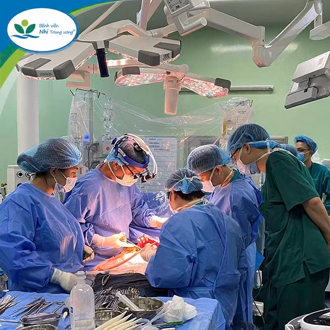 Bệnh viện Trung ương Quân đội 108 và Bệnh viện Nhi Trung ương phối hợp thực hiện ghép gan cho bệnh nhi ung thư gan vào tháng 8/2021. Ảnh: BV.