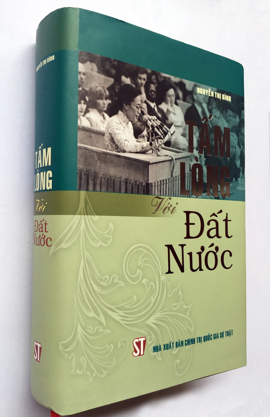 Bìa cuốn sách “Tấm lòng với đất nước” 