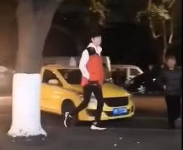 Cái giá của sự nổi tiếng mà Tiêu Chiến phải đối mặt: Về quê nhưng không thể thăm nhà, chỉ có thể ở khách sạn ảnh 7