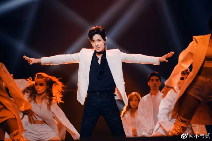 Cái giá của sự nổi tiếng mà Tiêu Chiến phải đối mặt: Về quê nhưng không thể thăm nhà, chỉ có thể ở khách sạn ảnh 11