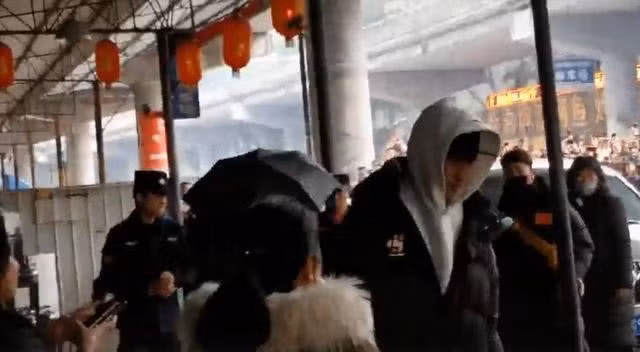 Cái giá của sự nổi tiếng mà Tiêu Chiến phải đối mặt: Về quê nhưng không thể thăm nhà, chỉ có thể ở khách sạn ảnh 10